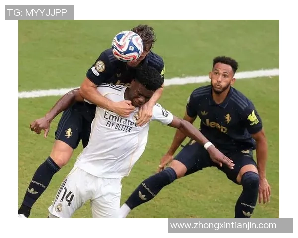 国王杯精彩对决曼联3-0战胜皇马乌龙球引发全场热烈欢呼